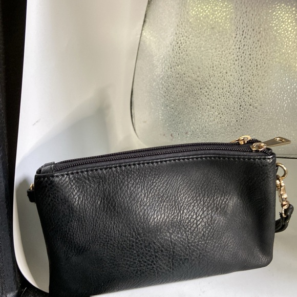 Michael Kors wristlet NWOT 3 zippered sections long shoulder strap included - Picture 2 of 12